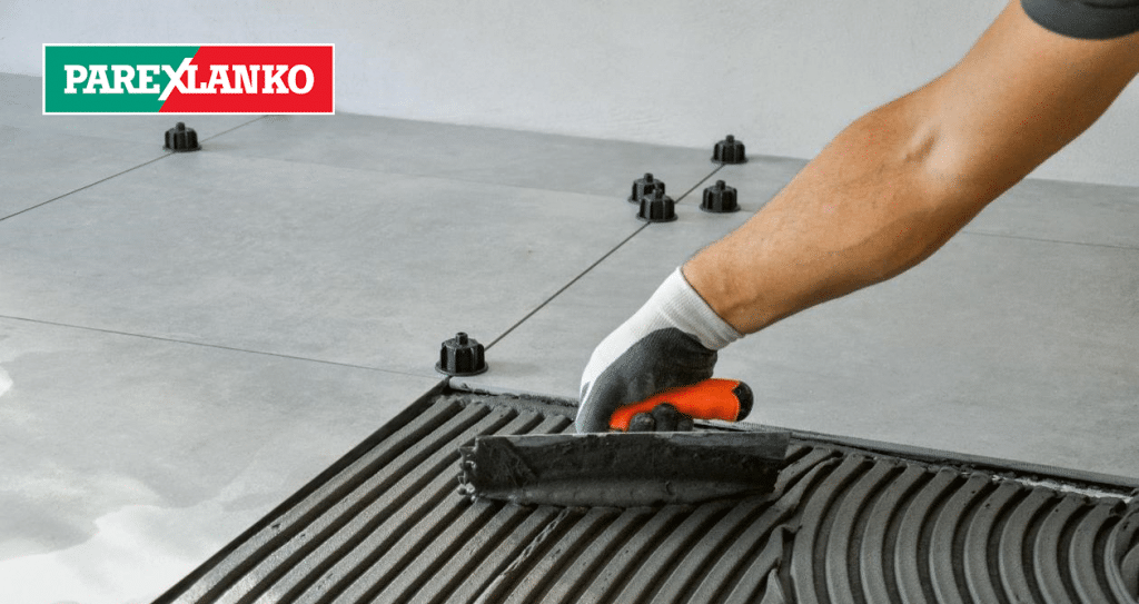 parexlanko application 577 PROLISOUPLE ECO2 homme artisan 